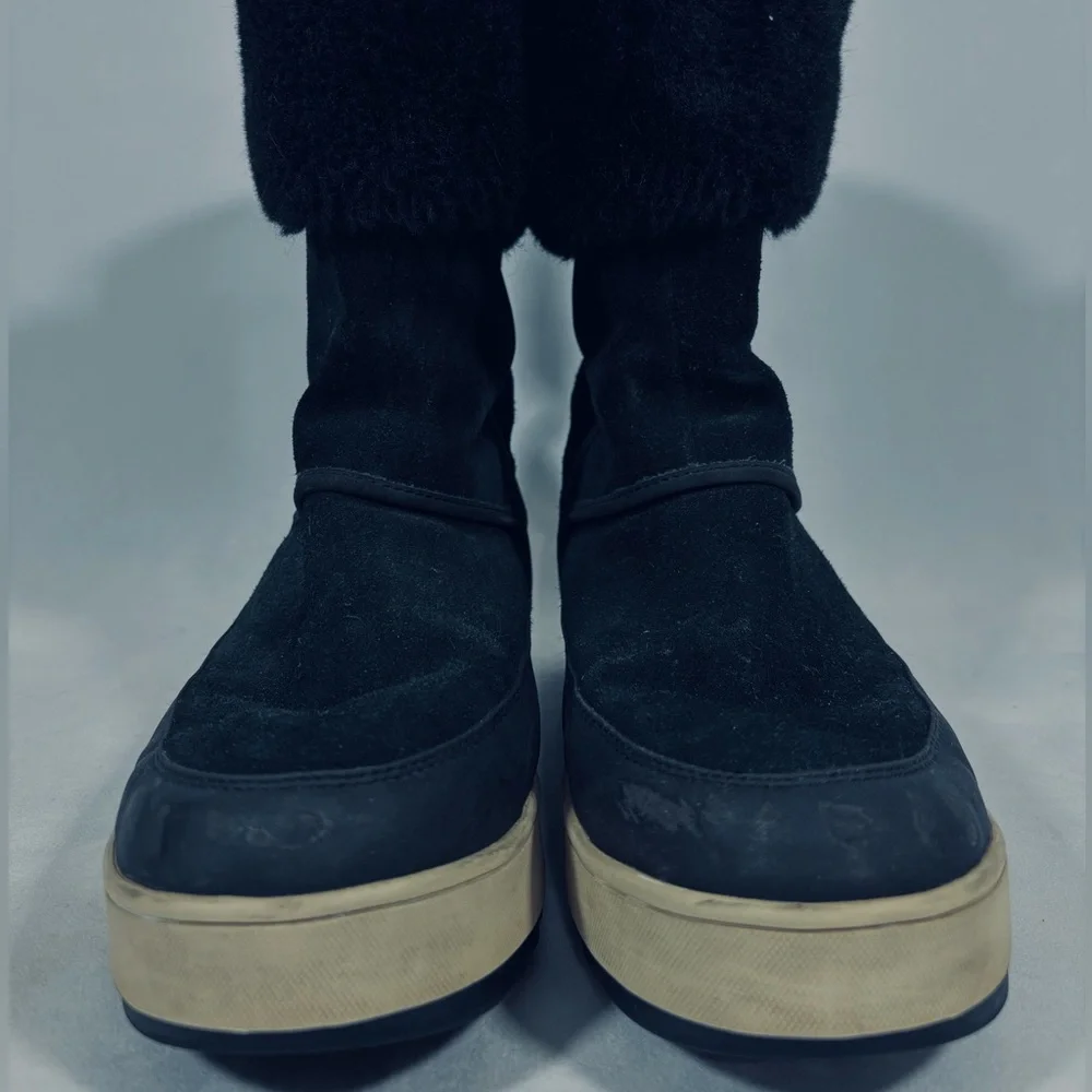 Koolaburra Black Winter Boots with Cream Sole **Flaw